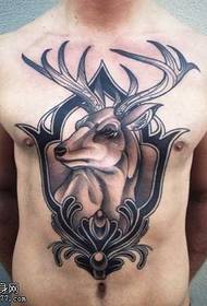 胸部帅鹿纹身图案