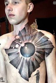 buco nero petto troppo palla modello del tatuaggio