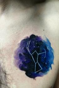 žvaigždyno simbolis tatuiruotės modelis krūtinės danguje
