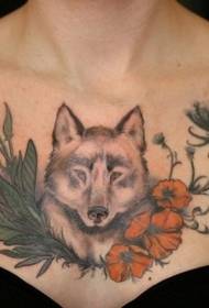 Chest reade poppies en wolfkop tatoetmuster