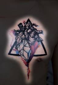 cuore di brina, disegno del tatuaggio dipinto a cuore sul petto