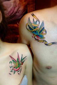 popular a les espatlles de la bella parella de tatuatges de Xiaoyanzi
