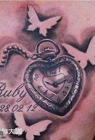 modello di tatuaggio inglese sveglia sul petto