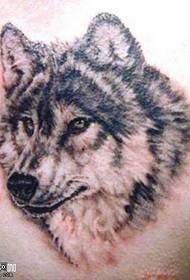 modèle de tatouage de poitrine de loup