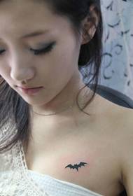 modello di tatuaggio pipistrello personalità bellezza petto