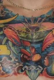 Krūtīs krāsots rāpojošs zemūdens dzīvnieku tetovējums
