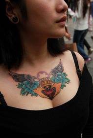bella figura del tatuaggio sul petto Daquan