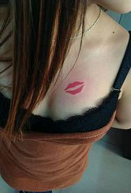 Fotografie: beauty chest sexy red lips - tetovanie model 54194 - svadobné sexy tetovanie na hrudi