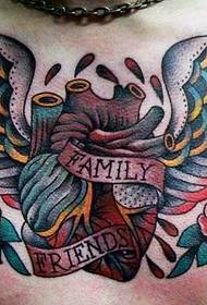 disegno del tatuaggio cuore ali al petto