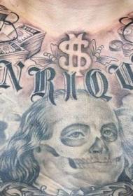 портрет у грудима смешан у боји с узорком тетоваже слова