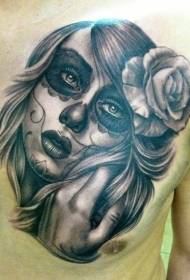 modello di tatuaggio petto ragazza morte e rosa
