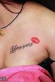 Model de tatuaj englezesc sărut