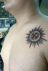 gjoksi për burra ka një diell krijues alternative model tatuazhesh