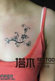 mellkasi virágok kicsi friss tetoválás mintázat 53964 - mellkas szellem reinkarnáció tetoválás mintája