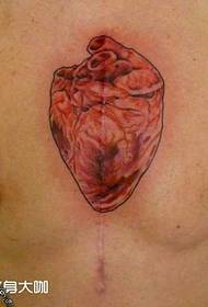 patrón de tatuaje de corazón de carne de pecho