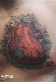 prsni vzorec rdeče srce tatoo