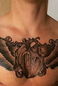človek polnokrvna krila resnična slika srca tatoo