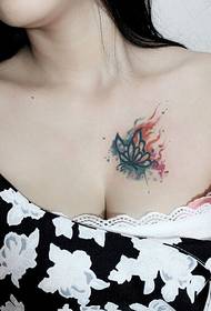 性感胸部彩绘蝴蝶纹身图案
