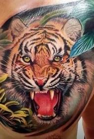grudi tresući tigar i biljni uzorak tetovaža