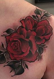 عکس خال کوبی گل رز قرمز زیبا روی سینه
