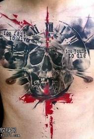 Modello di tatuaggio inglese dell'inchiostro sul petto