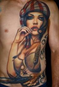 ragazza sexy pirata addome al petto con motivo tatuaggio pistola