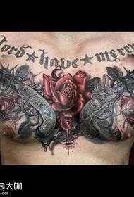 model de tatuaj pistol trandafir piept