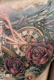hrudníku růžové tabulky tetování vzor