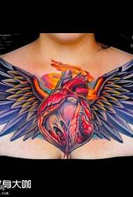 bryst realistisk blod hjerte tatovering mønster