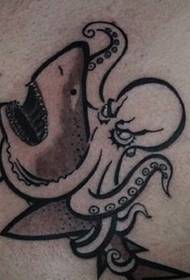 tetovaža morskog psa od hobotnice na prsima