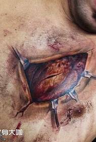 disegno del tatuaggio cuore petto pelle morta
