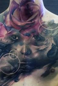 grudi tajanstveni ženski portret vrana i cvjetni uzorak tetovaža