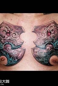 wzór tatuażu Bio na piersi