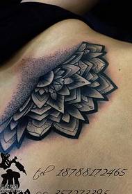 borst mode bloem tattoo patroon