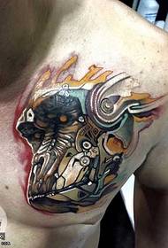 Узорак тетоваже орангутана у грудима