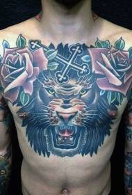 hrudník maľoval kríž a tetovanie z ružového leva