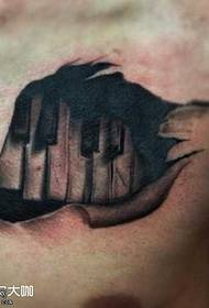 patrón de tatuaxe para piano de peito