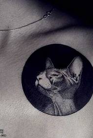 ຮູບແບບ tattoo cat ຫນ້າເອິກ