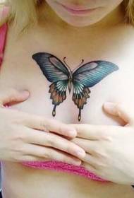 dobre vyzerajúci krásny ženský hrudník motýľ tetovanie vzor hudiewenshen