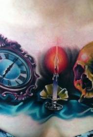 zegar w kolorze klatki piersiowej I wzór tatuażu płonącej czaszki świecy