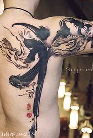 modello di tatuaggio di piccione inchiostro sul petto