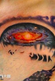 Узорак тетоваже грудног неба