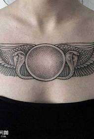 patrón de tatuaje de serpiente Tairi en el pecho