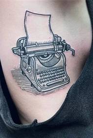 美胸邊老式打字機紋身圖案