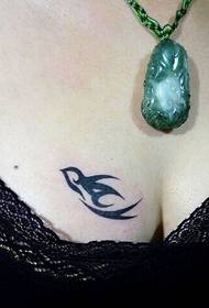 tatuaggio totem piccolo modello petto bellezza