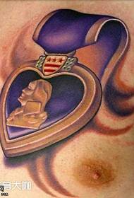 disegno del tatuaggio cuore amore petto