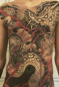 krūtinėje vyraujantis didžiojo blogio drakono tatuiruotės modelis