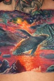 stupefacente balena colorata sul petto con motivo tatuaggio lago di montagna