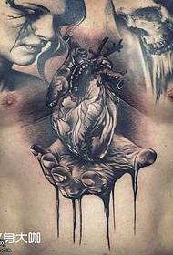 груди серце череп татуювання візерунок