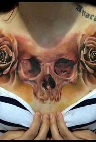 borst realistische kleur roos met schedel tattoo patroon